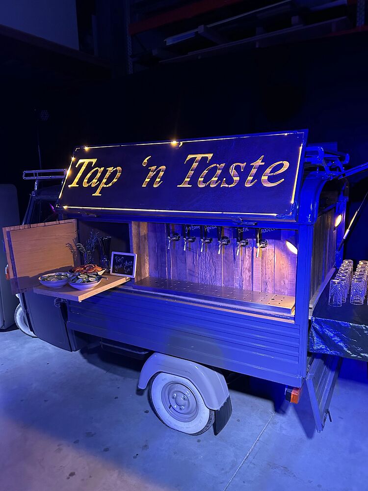 Logo: Tap 'n Taste