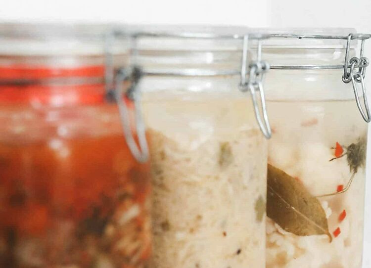 Fermenting with vegetables and herbs